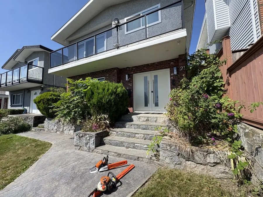 Weed barrier & mulch — Before